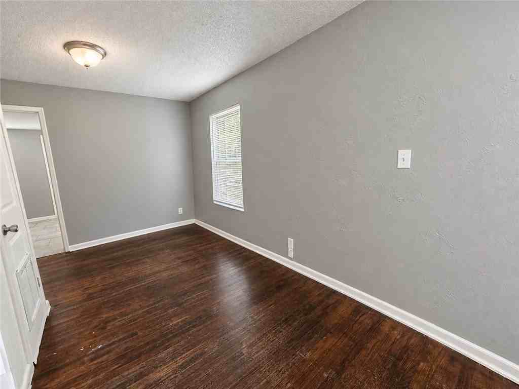 1537 Devon Dr - Photo 5 of 10