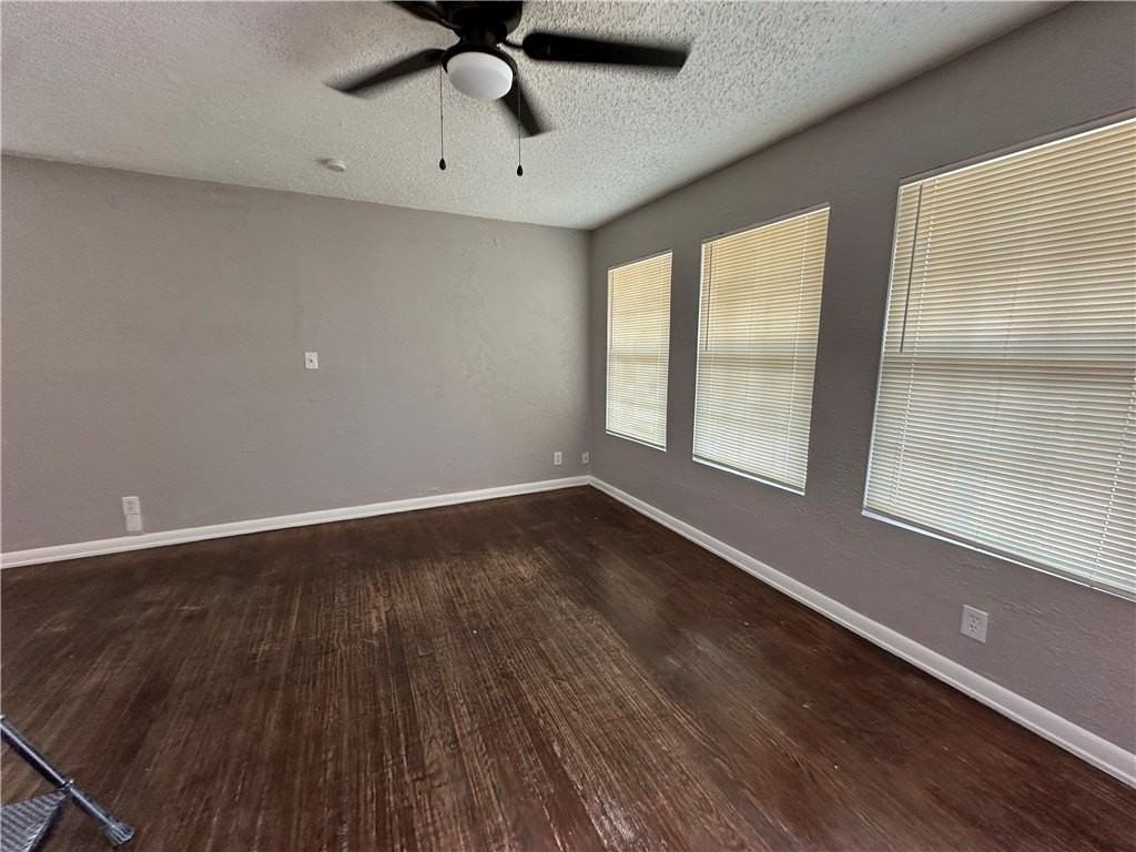 1537 Devon Dr - Photo 7 of 10