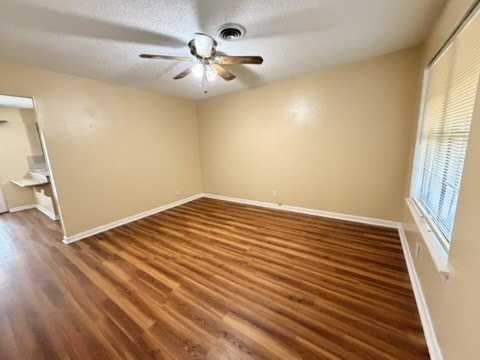 112 Westover Dr - Photo 5 of 35