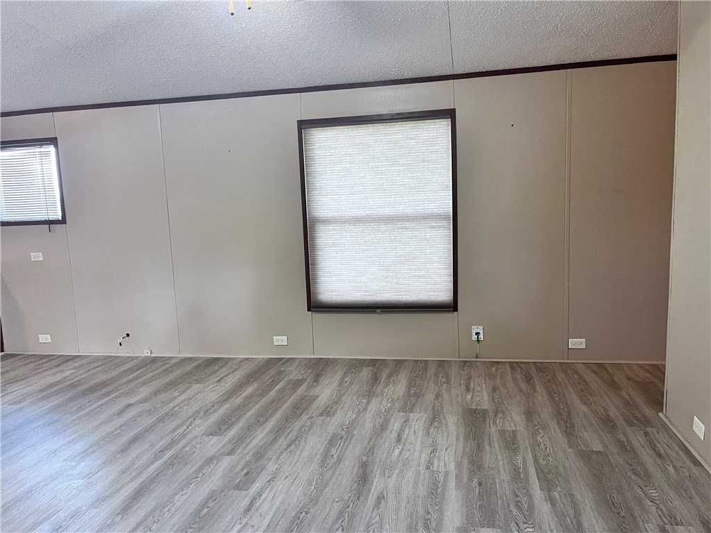 1005 Ibis Dr - Photo 4 of 24