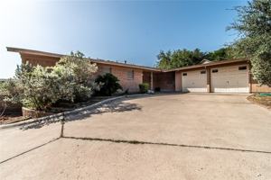 featured image of 203 E Wildwood Dr