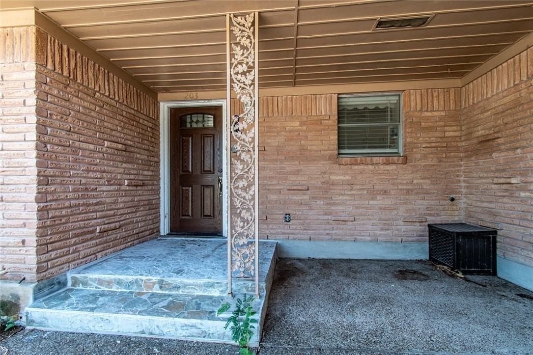 203 E Wildwood Dr - Photo 4 of 38