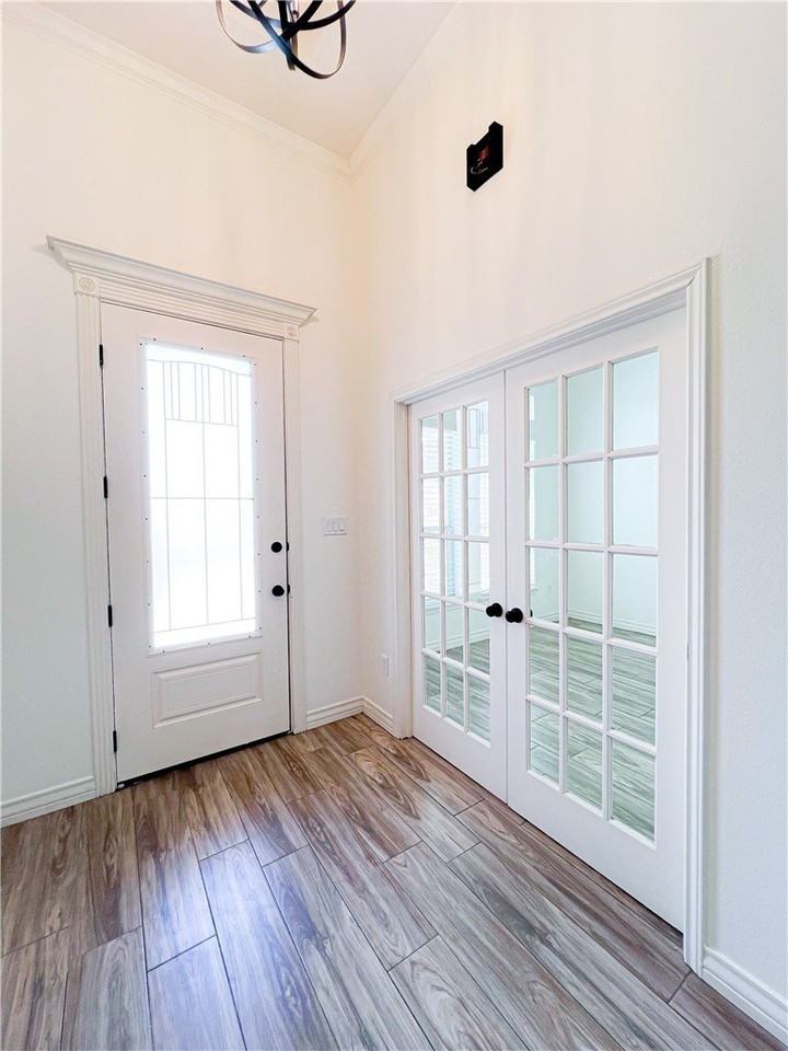 6026 Ventnor Pl - Photo 2 of 32