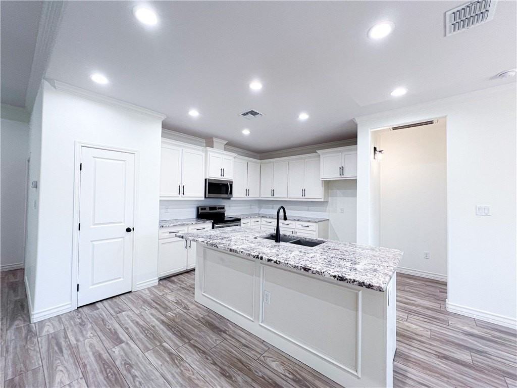 6026 Ventnor Pl - Photo 4 of 32