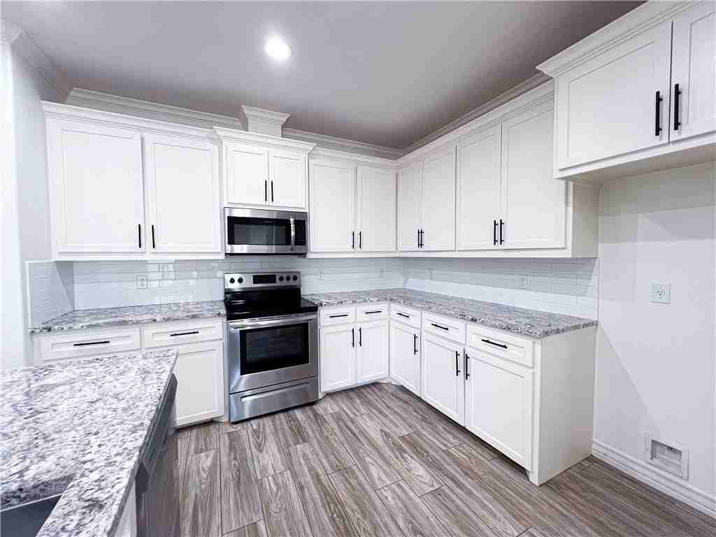 6026 Ventnor Pl - Photo 6 of 32