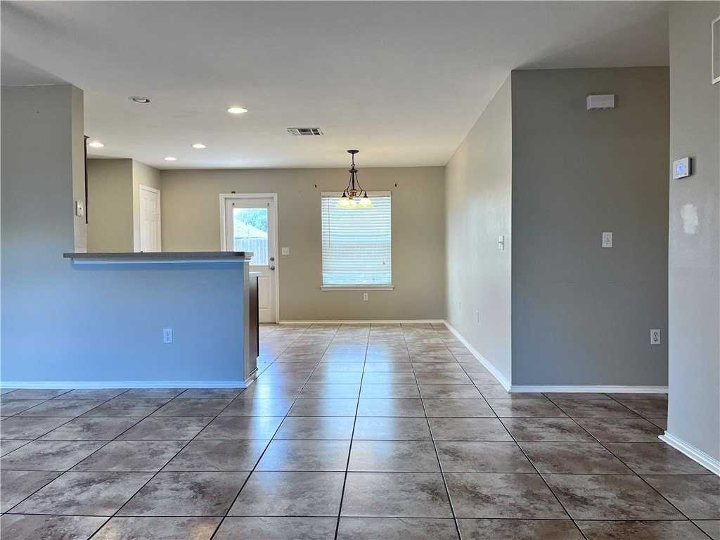 1024 Livermore St - Photo 2 of 19