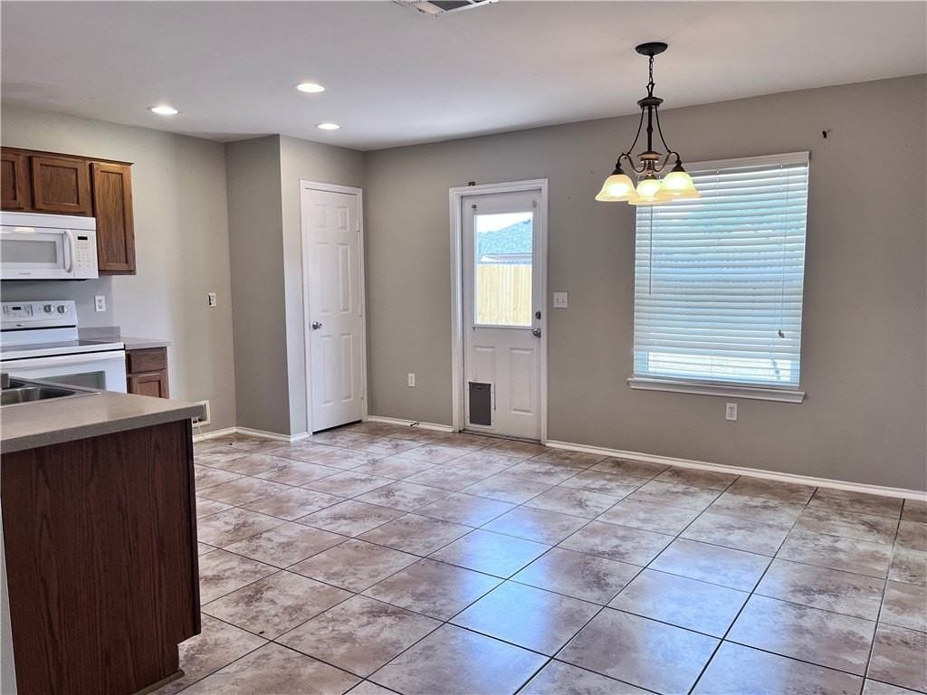 1024 Livermore St - Photo 4 of 19