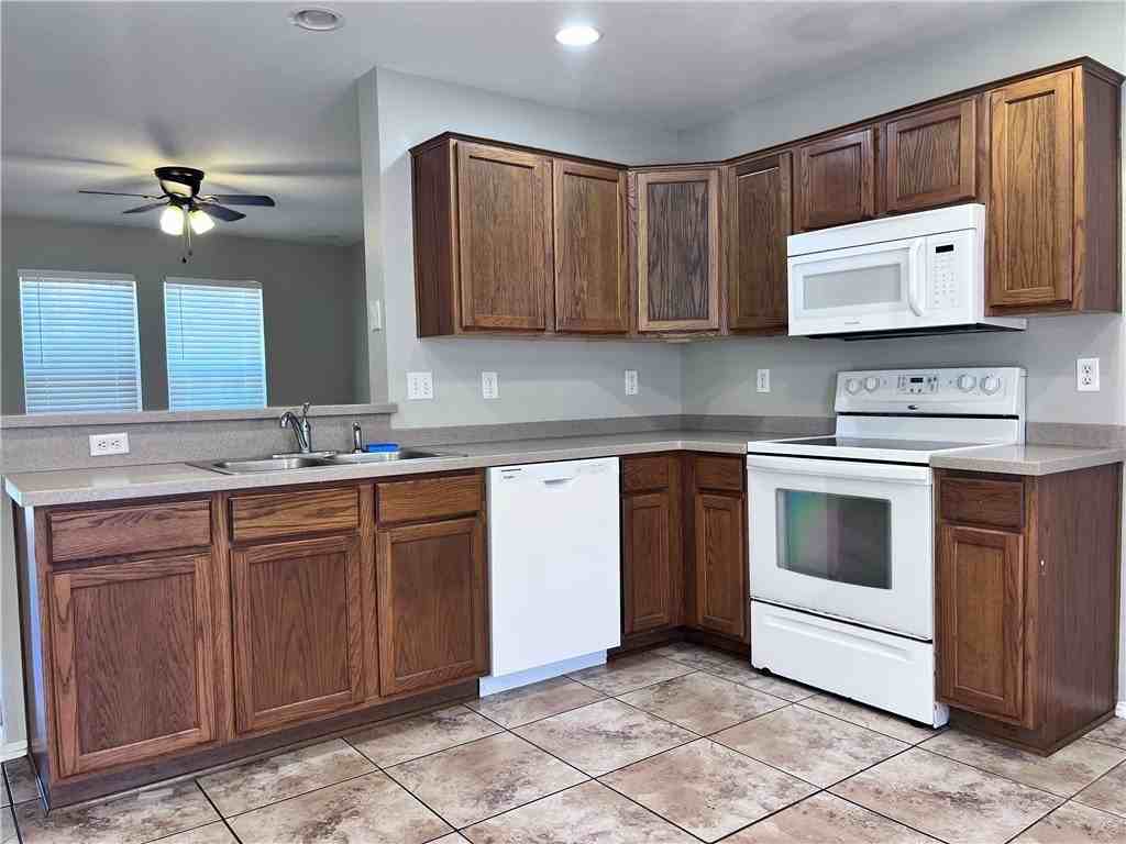 1024 Livermore St - Photo 6 of 19