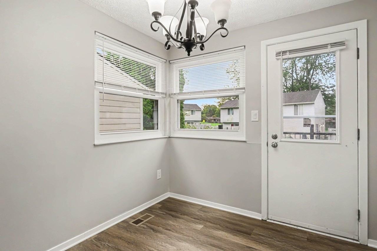 3357 Chetwood Pl - Photo 7 of 24