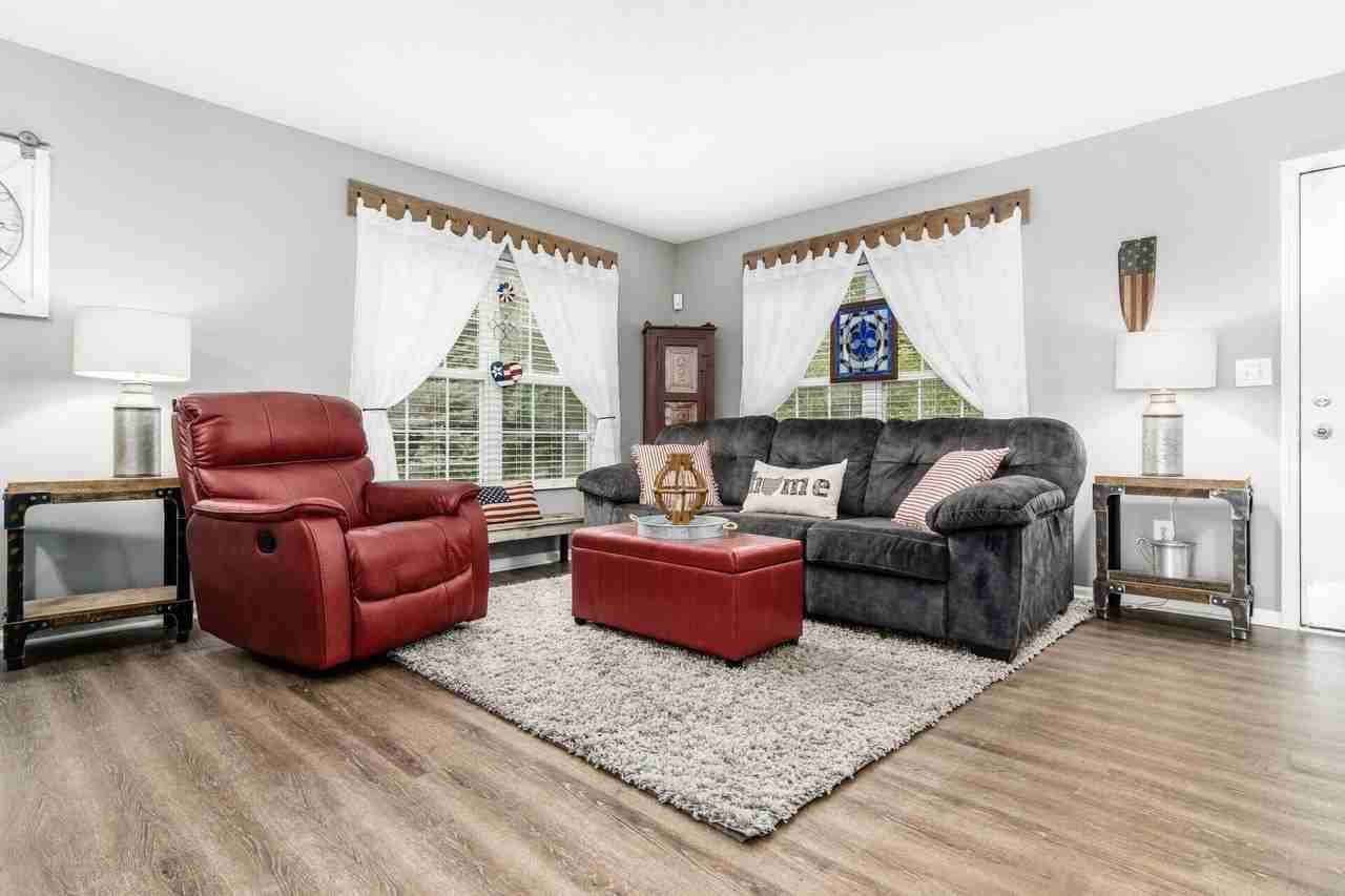 8196 Echo Spring Dr - Photo 6 of 37