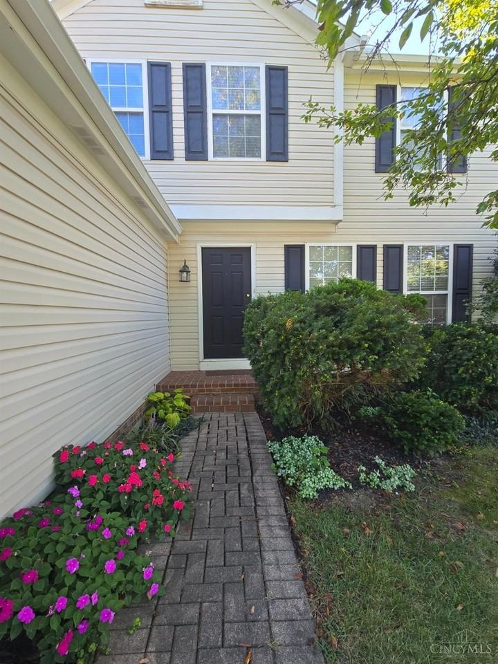 7699 Livingston Ct - Photo 3 of 36