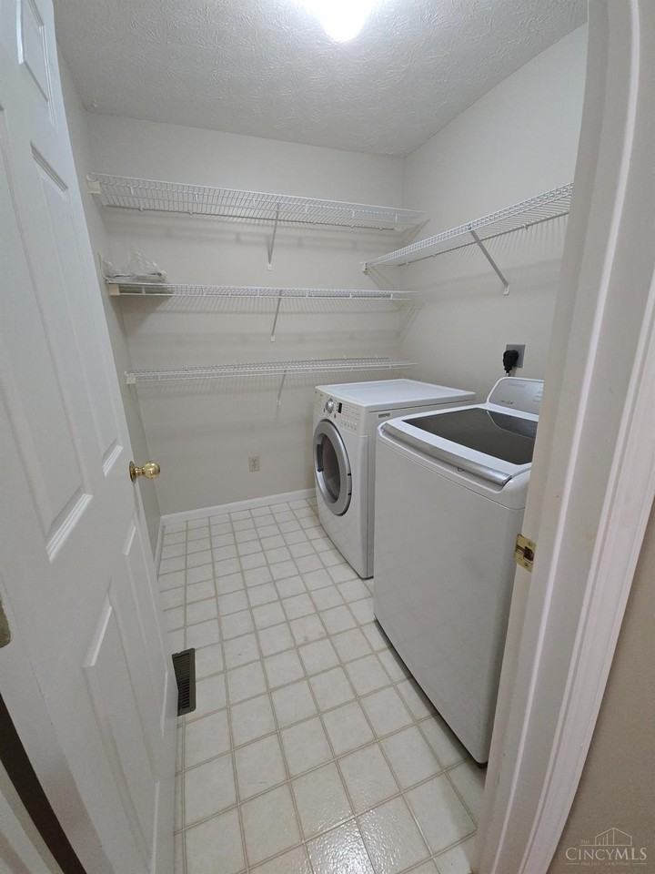 7699 Livingston Ct - Photo 6 of 36
