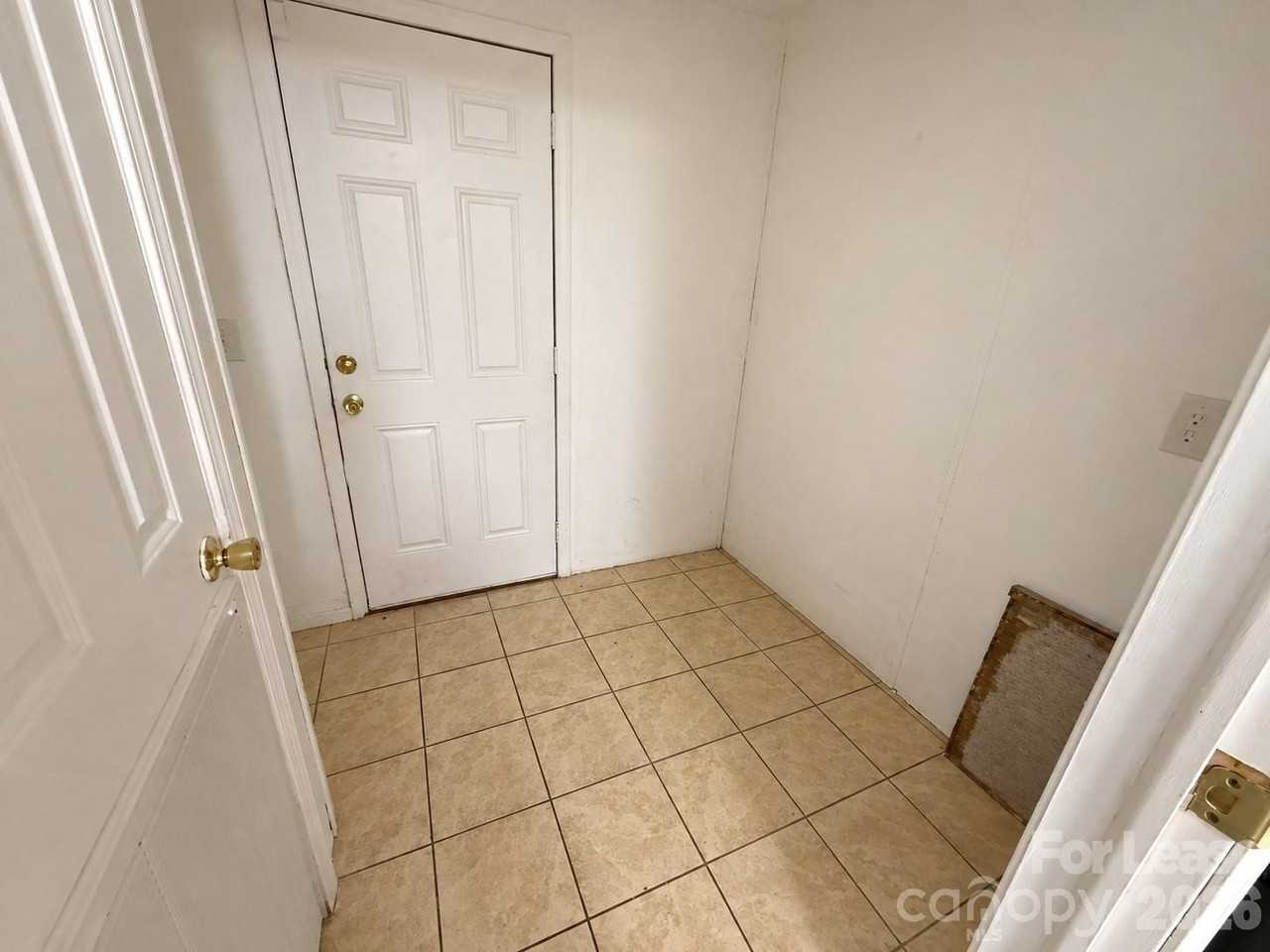 1330 Mecklenburg Hwy - Photo 5 of 9