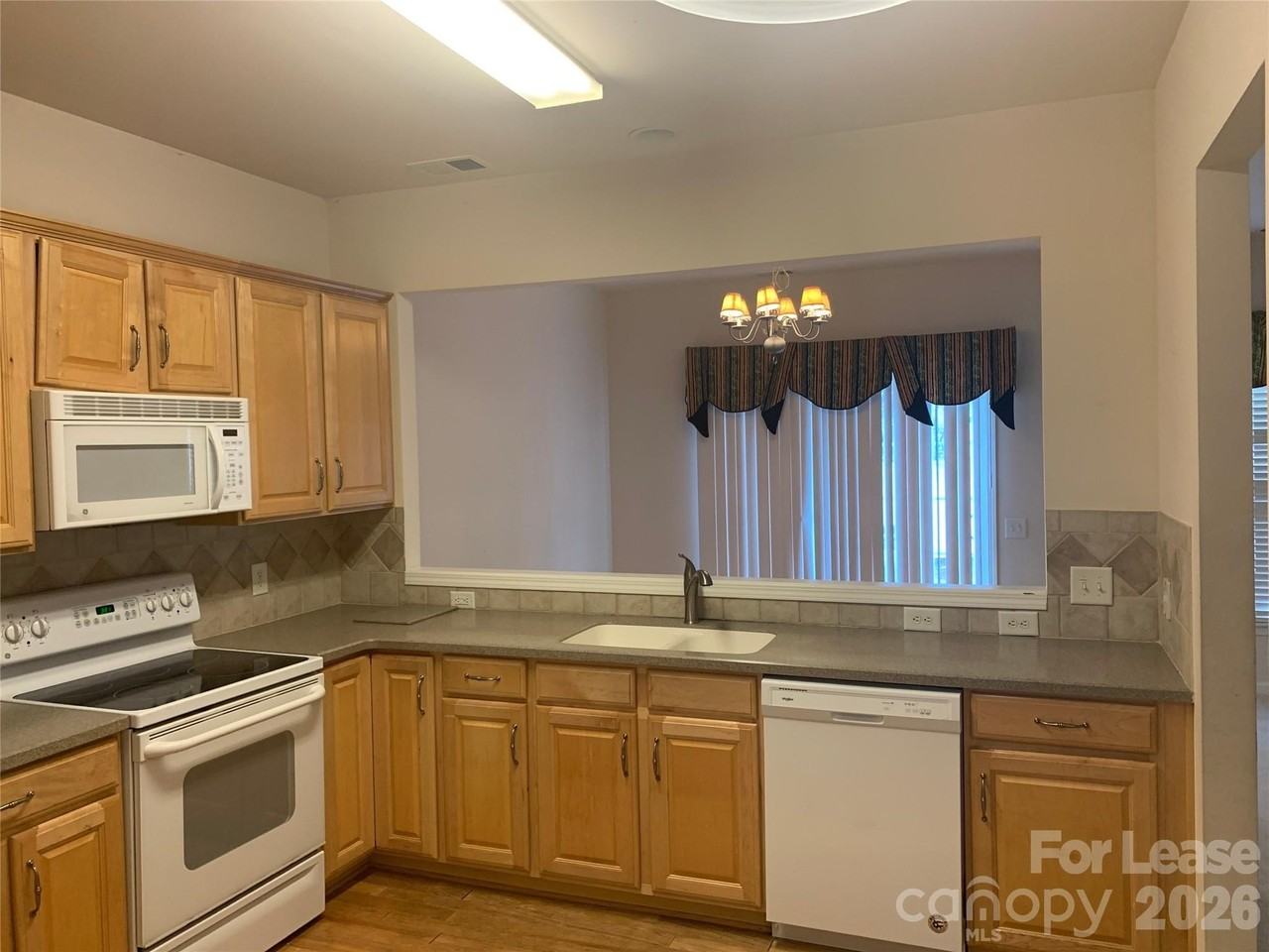 9043 Mcalwaine Preserve Ave - Photo 6 of 21