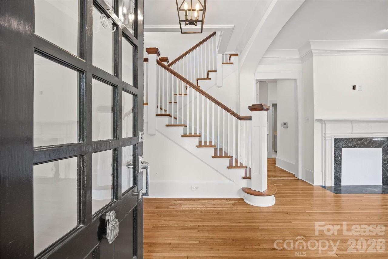 2025 Sharon Rd - Photo 4 of 29