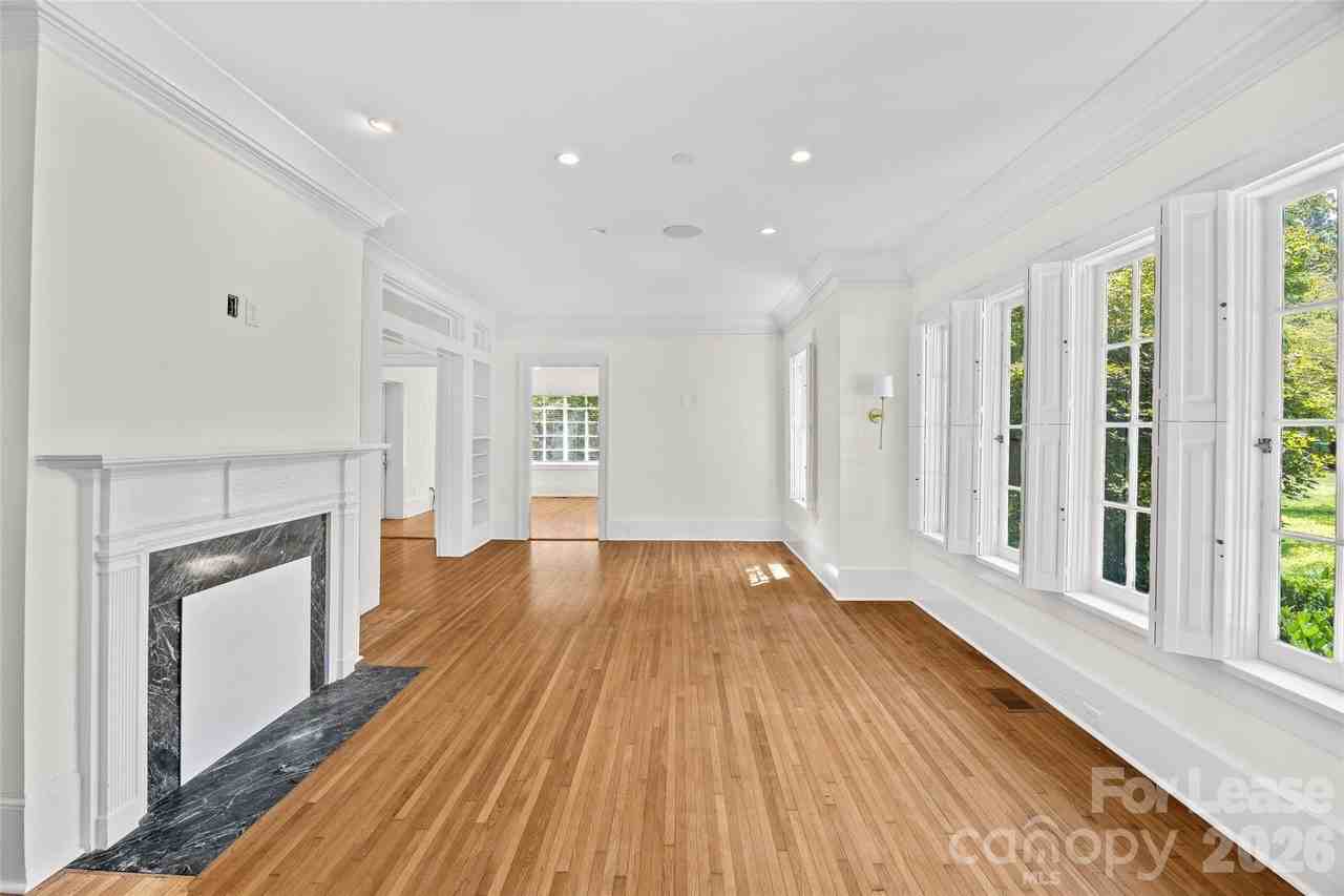 2025 Sharon Rd - Photo 6 of 29