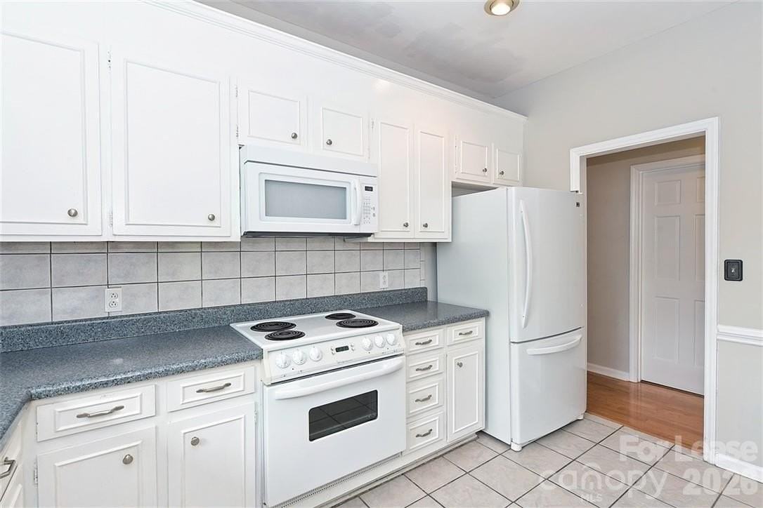 1016 Queens Rd #C - Photo 6 of 31