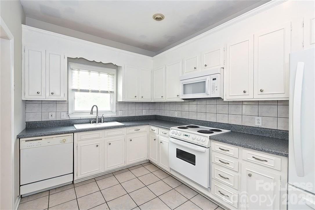 1016 Queens Rd #C - Photo 7 of 31