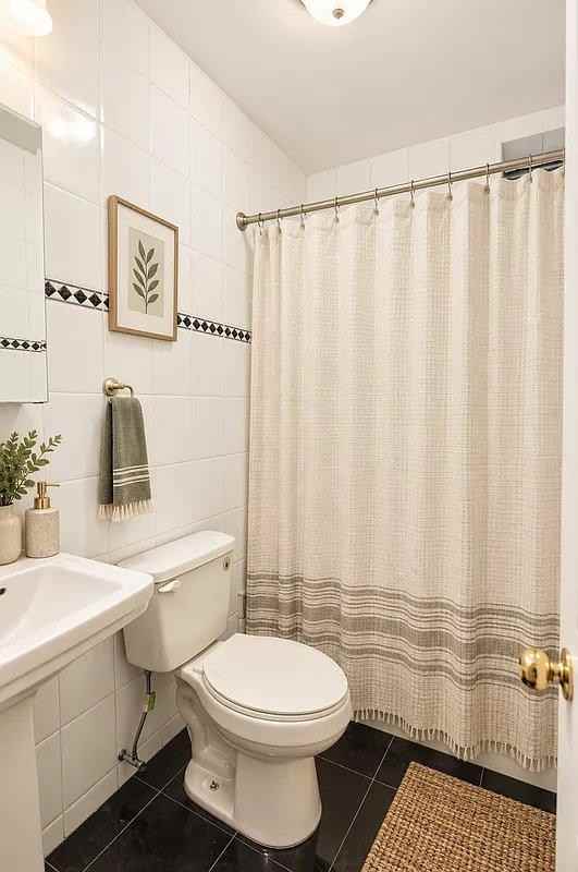 209 W 97th St - Photo 4 of 7