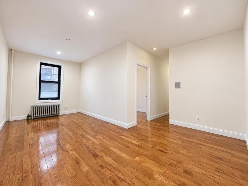 30 Dongan Pl - Photo 3 of 10