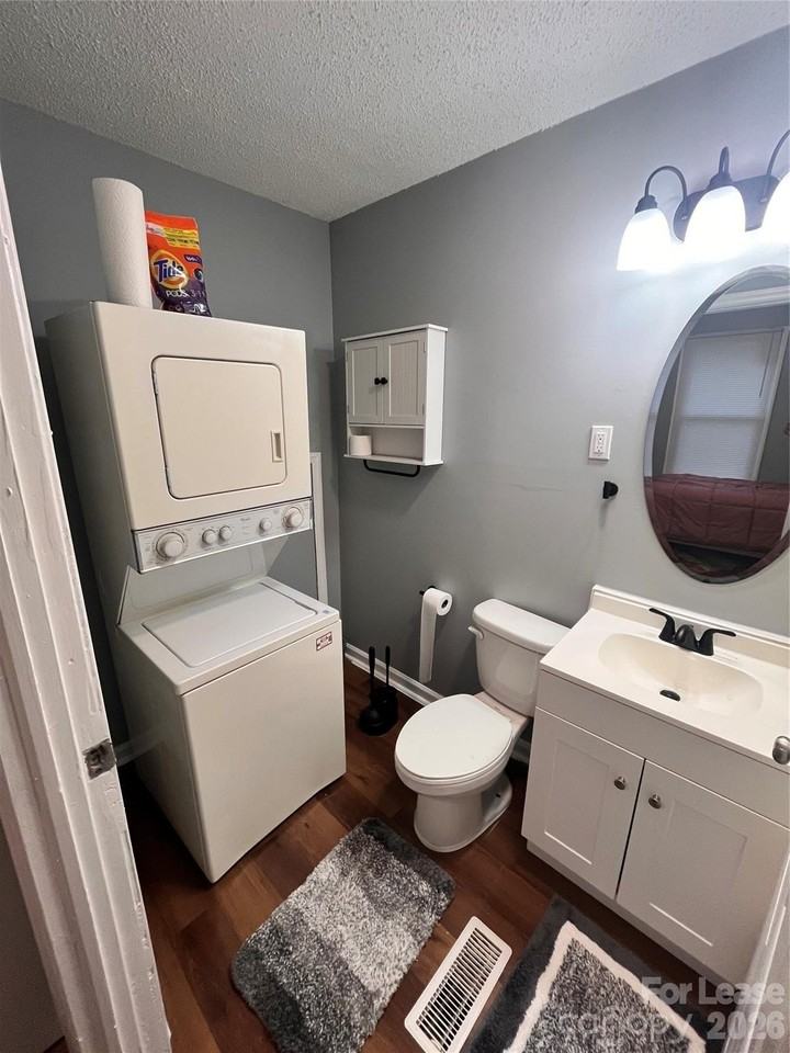 1901 Irma St - Photo 6 of 10