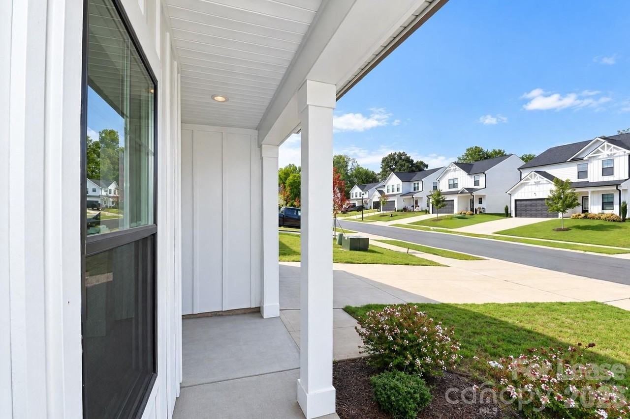 105 Silverwood Ct - Photo 3 of 48