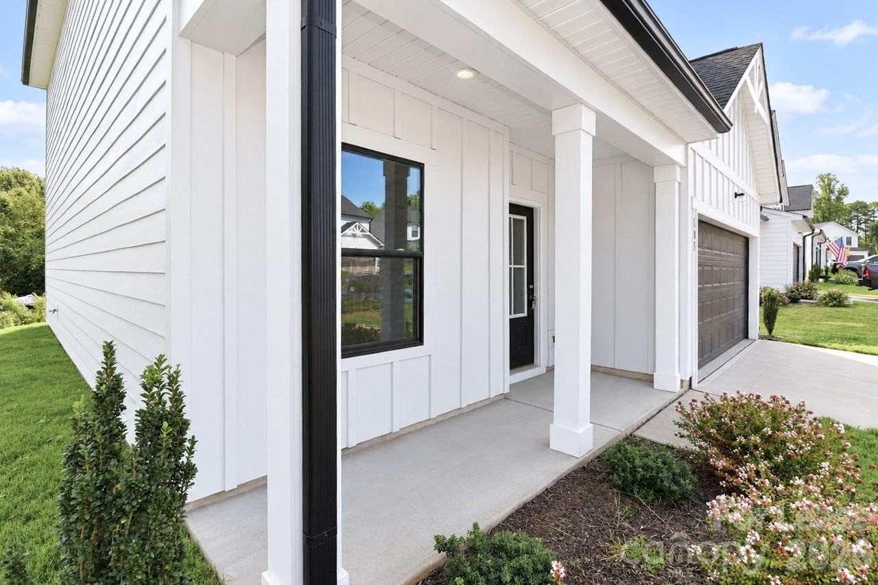 105 Silverwood Ct - Photo 4 of 48
