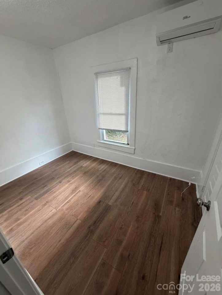 2416 Dundeen St - Photo 5 of 8
