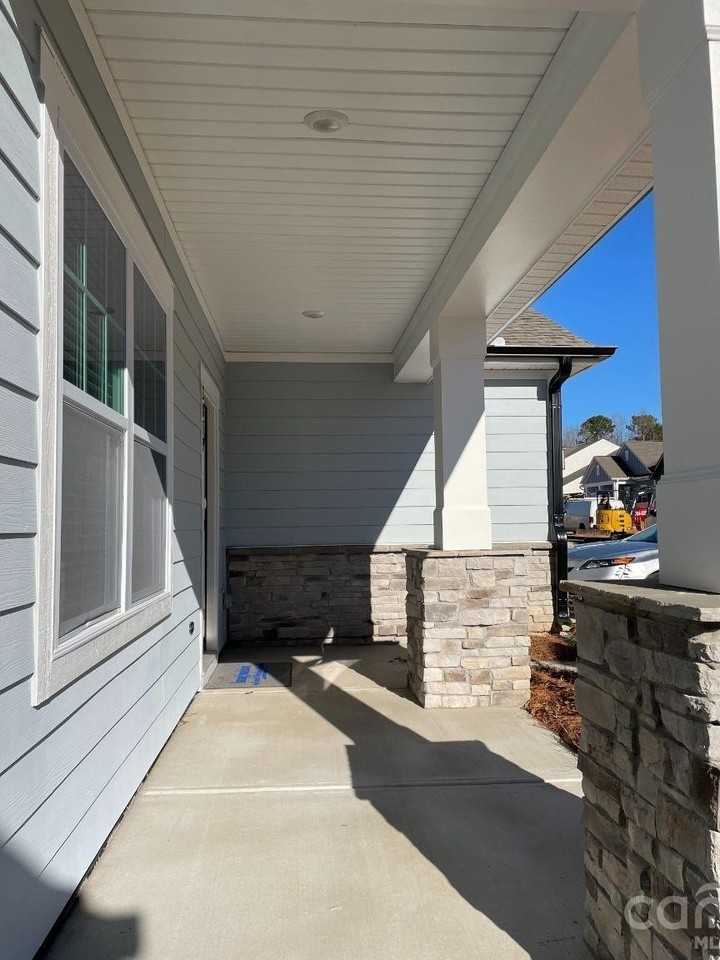 2859 Westshore Pl - Photo 2 of 28