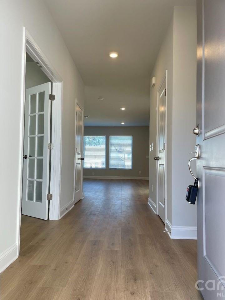 2859 Westshore Pl - Photo 3 of 28