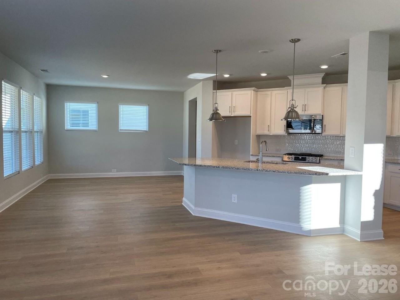 2859 Westshore Pl - Photo 5 of 28
