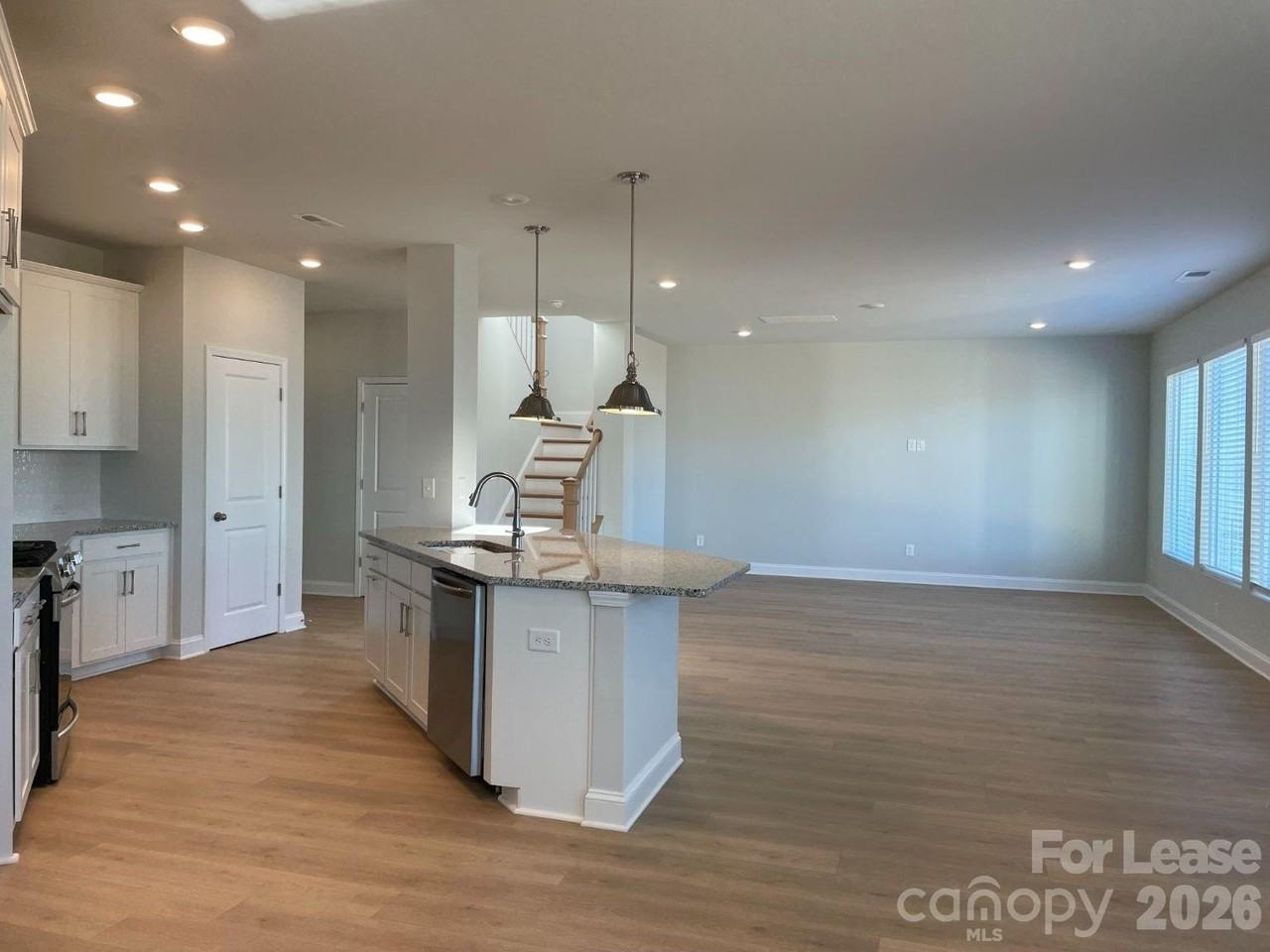 2859 Westshore Pl - Photo 6 of 28