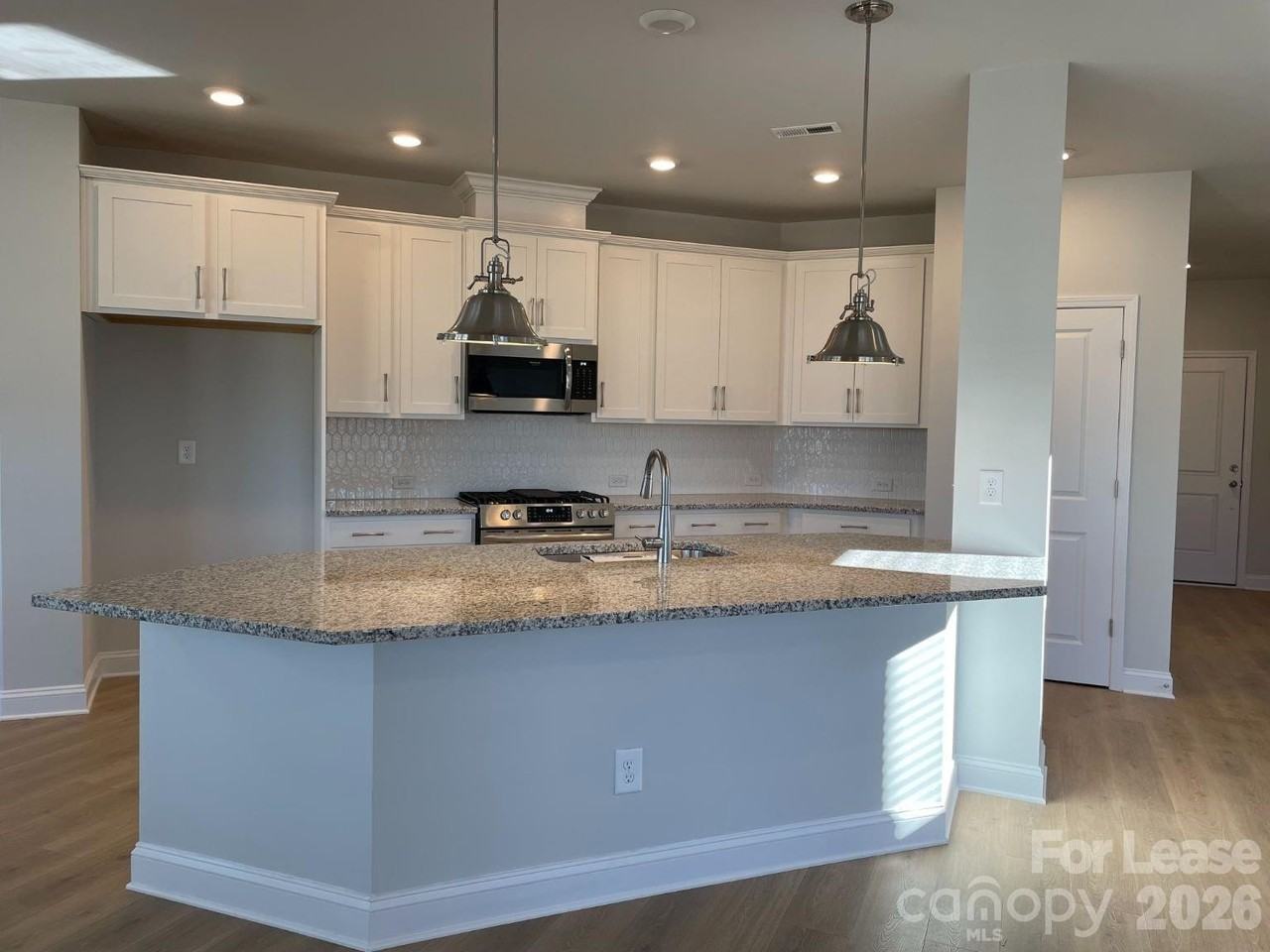 2859 Westshore Pl - Photo 7 of 28