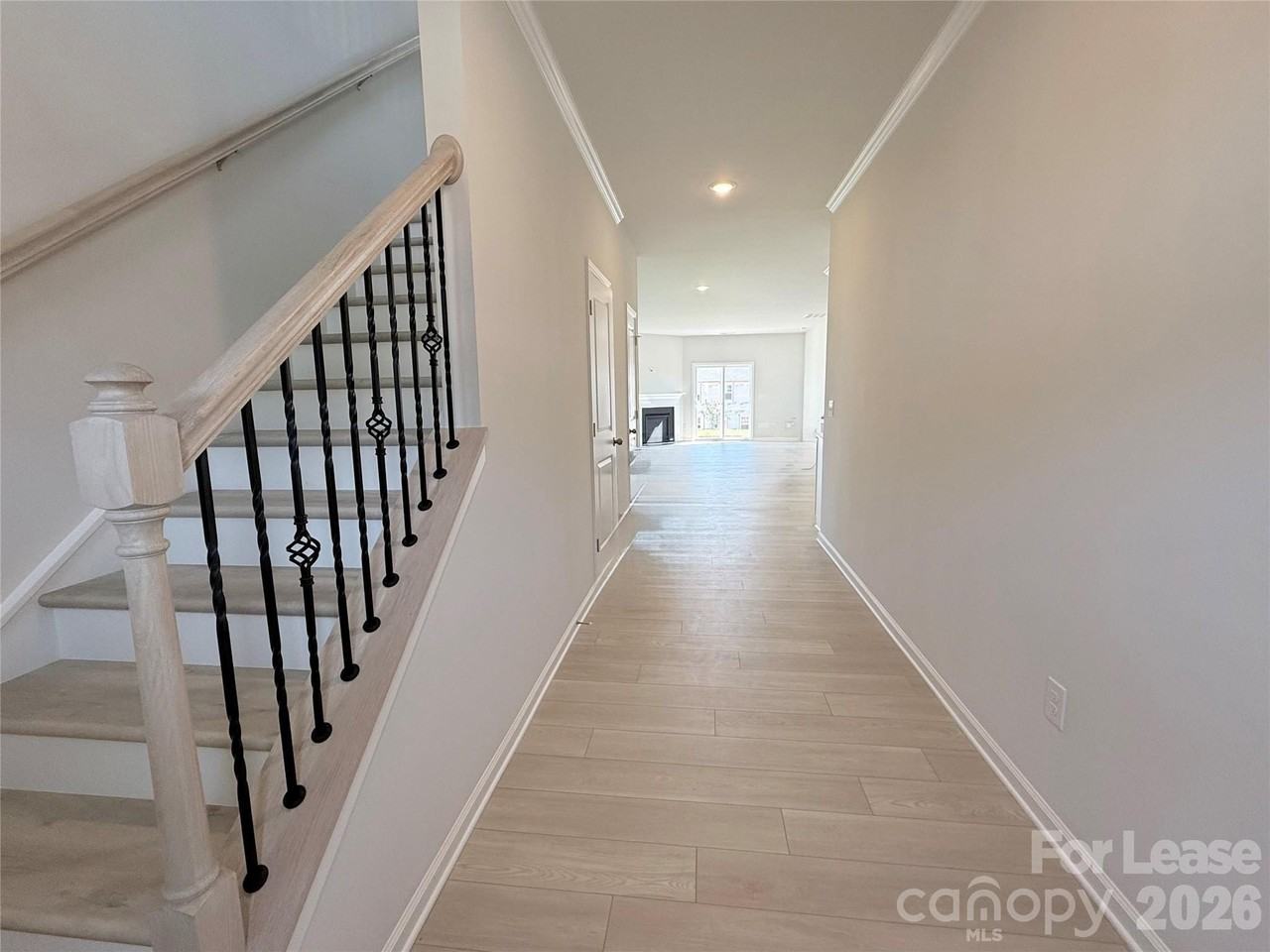 6271 Fairfax Ct - Photo 3 of 28