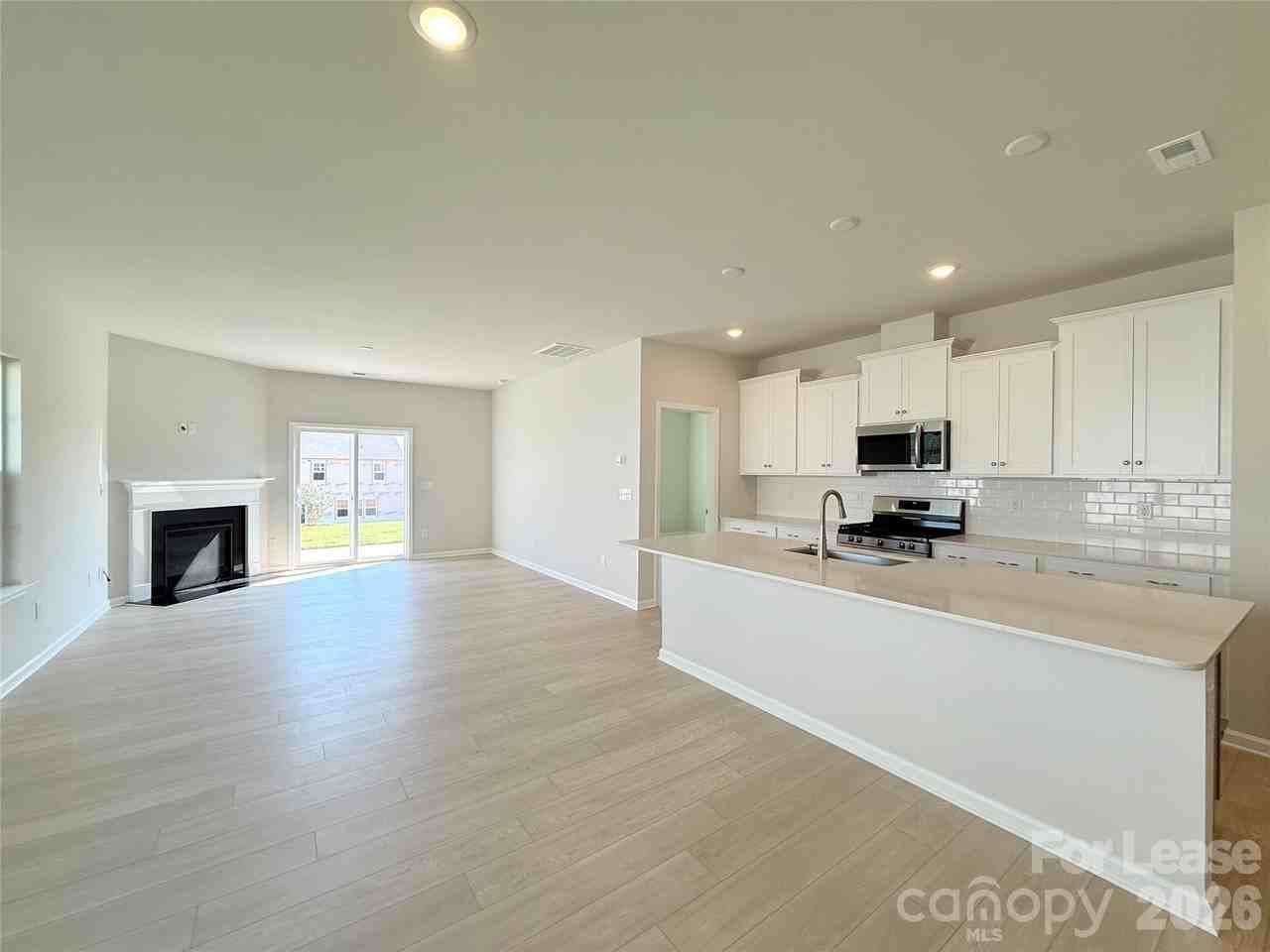 6271 Fairfax Ct - Photo 5 of 28