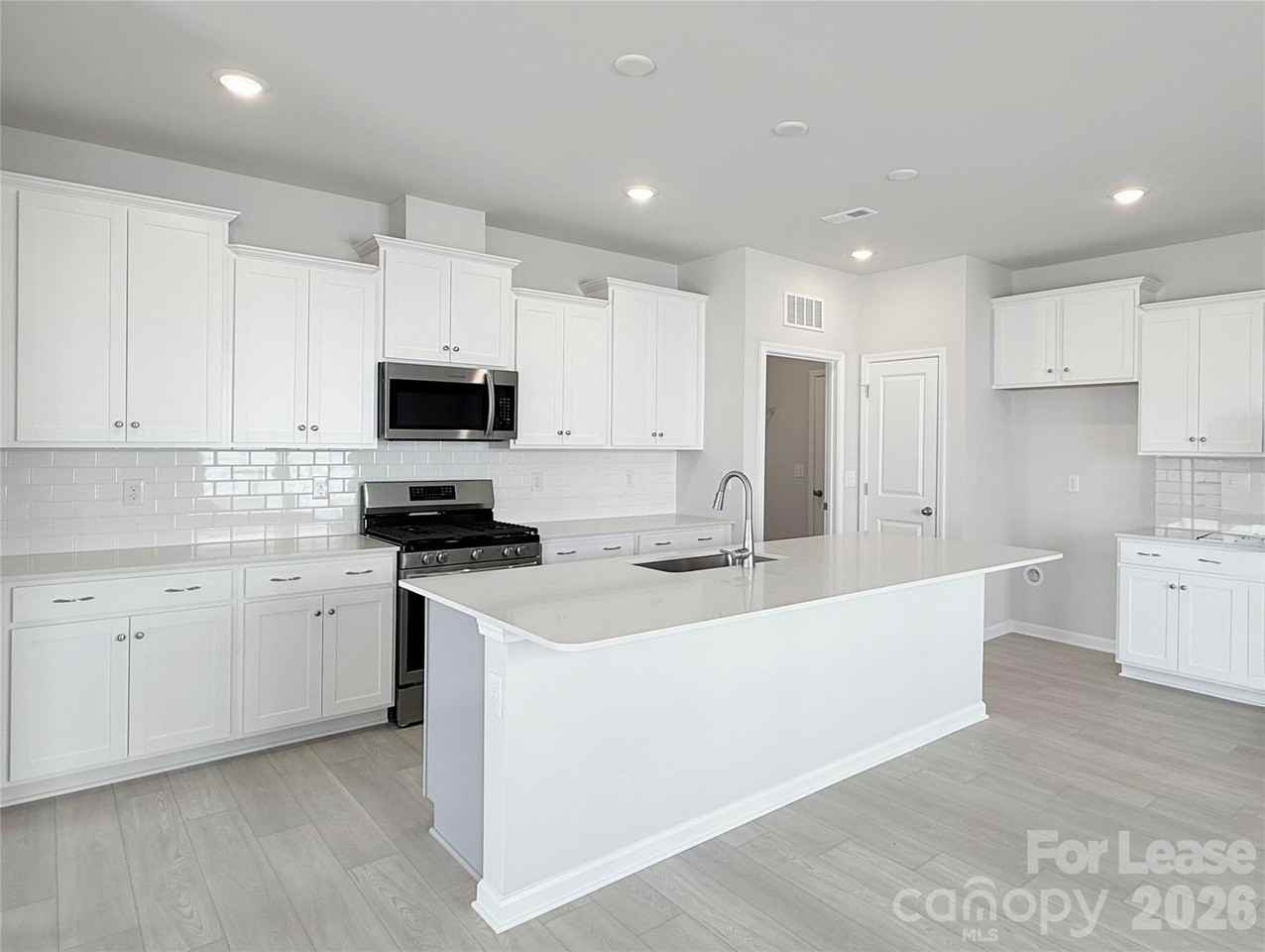 6271 Fairfax Ct - Photo 7 of 28