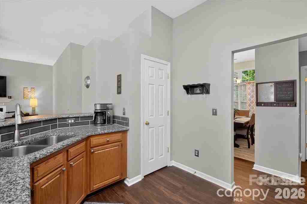 9407 Thatcher Hall Ct - Photo 3 of 5