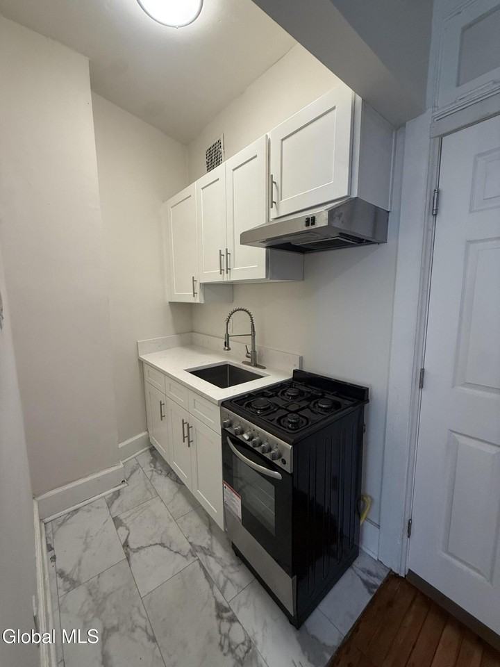28 Robin St #8 - Photo 2 of 7