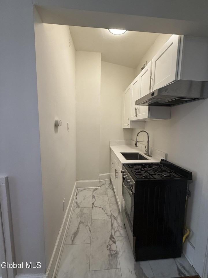 28 Robin St #8 - Photo 3 of 7