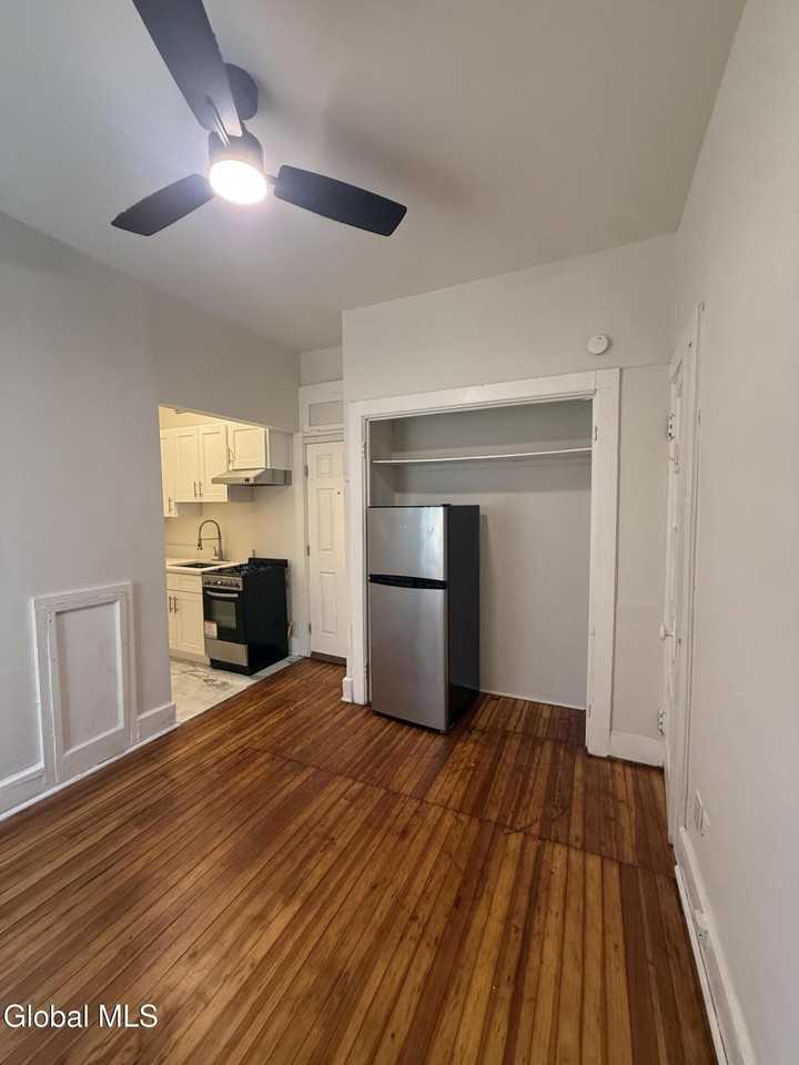 28 Robin St #8 - Photo 4 of 7
