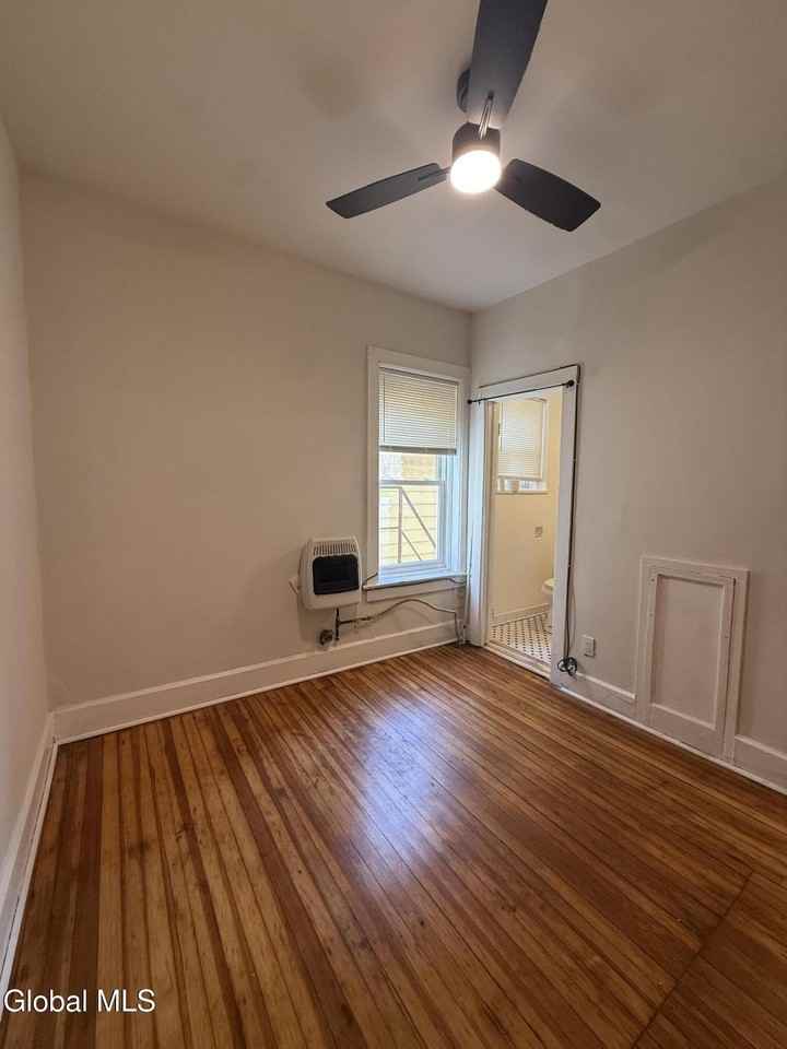 28 Robin St #8 - Photo 5 of 7