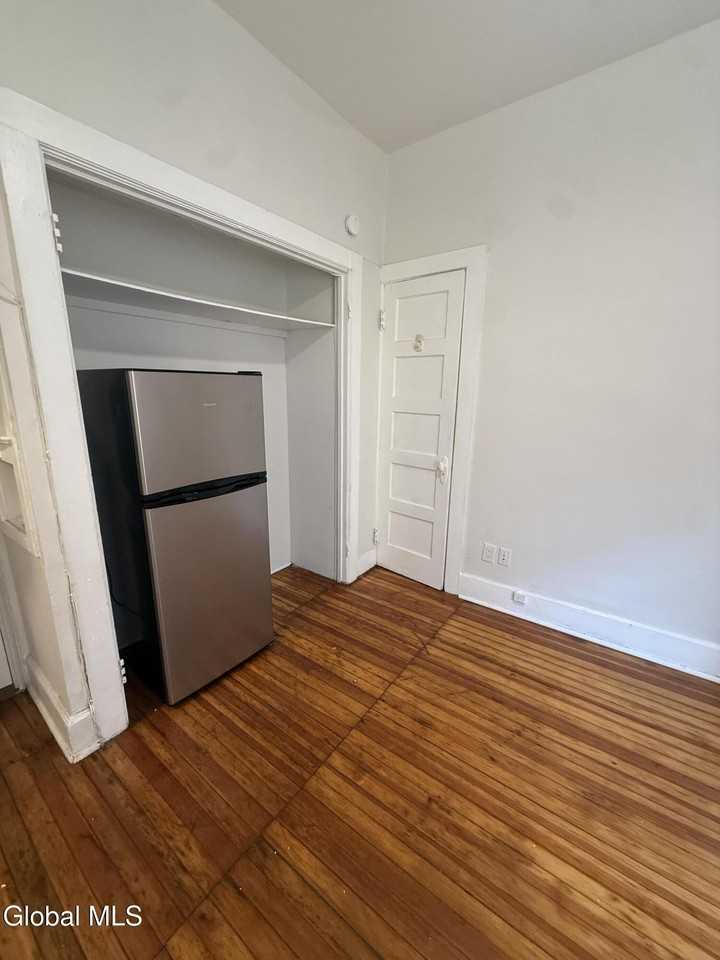28 Robin St #8 - Photo 6 of 7