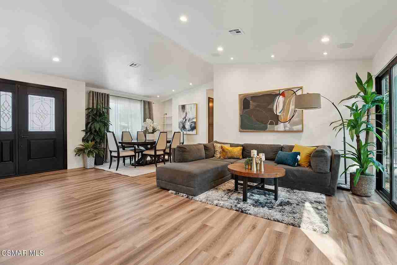 17 Sherwood Dr - Photo 6 of 50