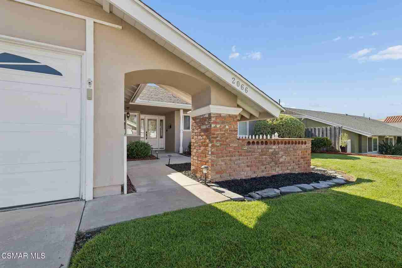 2066 Dwight Ave - Photo 4 of 44