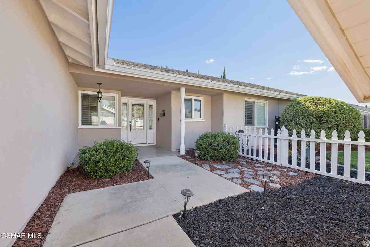 2066 Dwight Ave - Photo 6 of 44