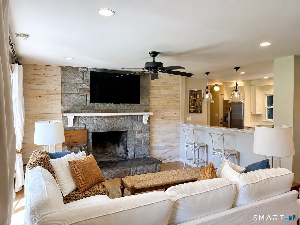 186 Schiller Rd - Photo 2 of 15