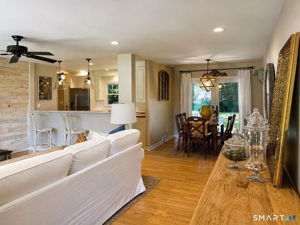 186 Schiller Rd - Photo 3 of 15