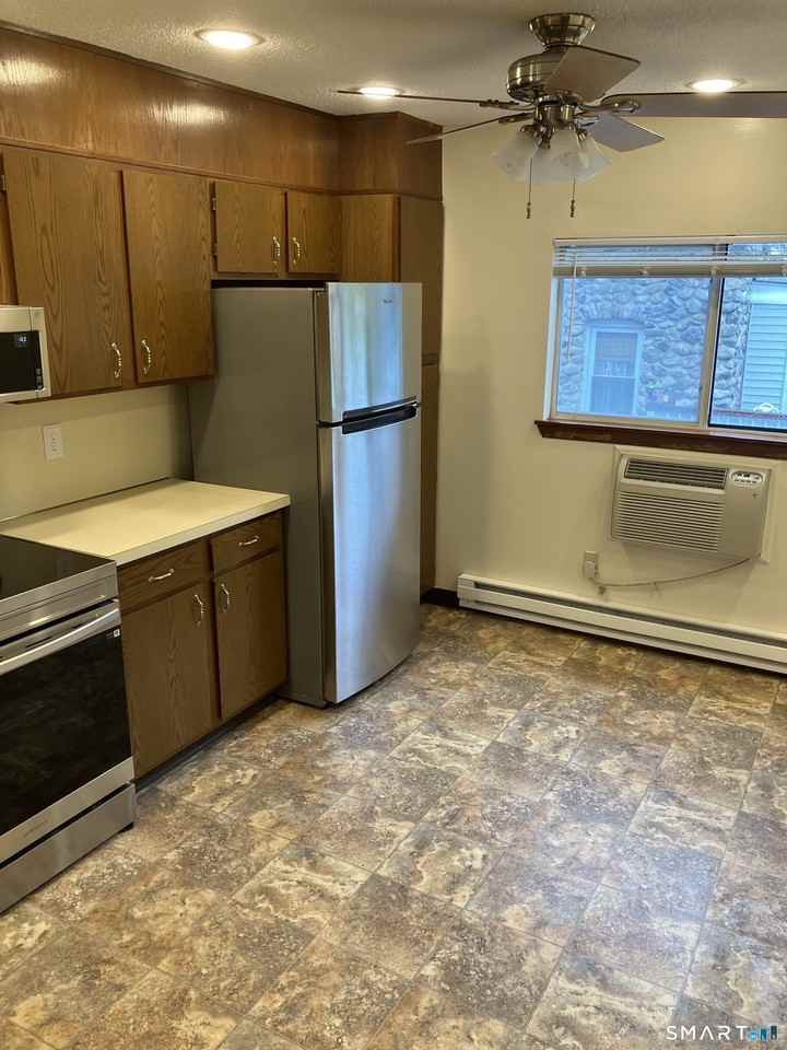 671 Wilson St ## 3 - Photo 2 of 15
