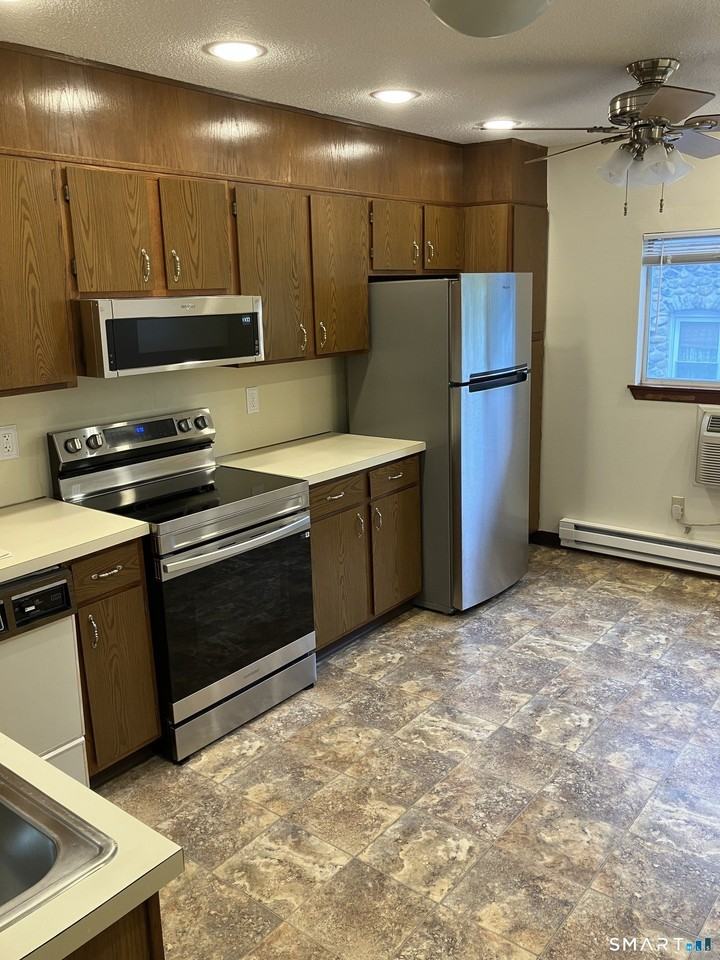 671 Wilson St ## 3 - Photo 4 of 15