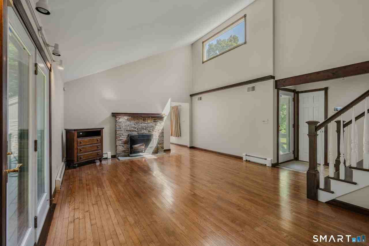 82 Sill Ln - Photo 5 of 40